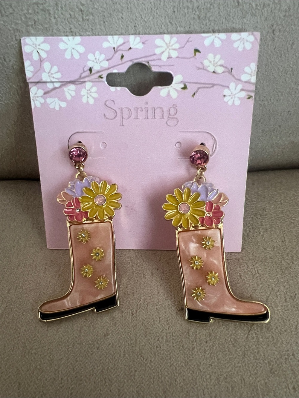 NWT Kohl’s Spring Pink Flower Rainboot Dangle Earrings